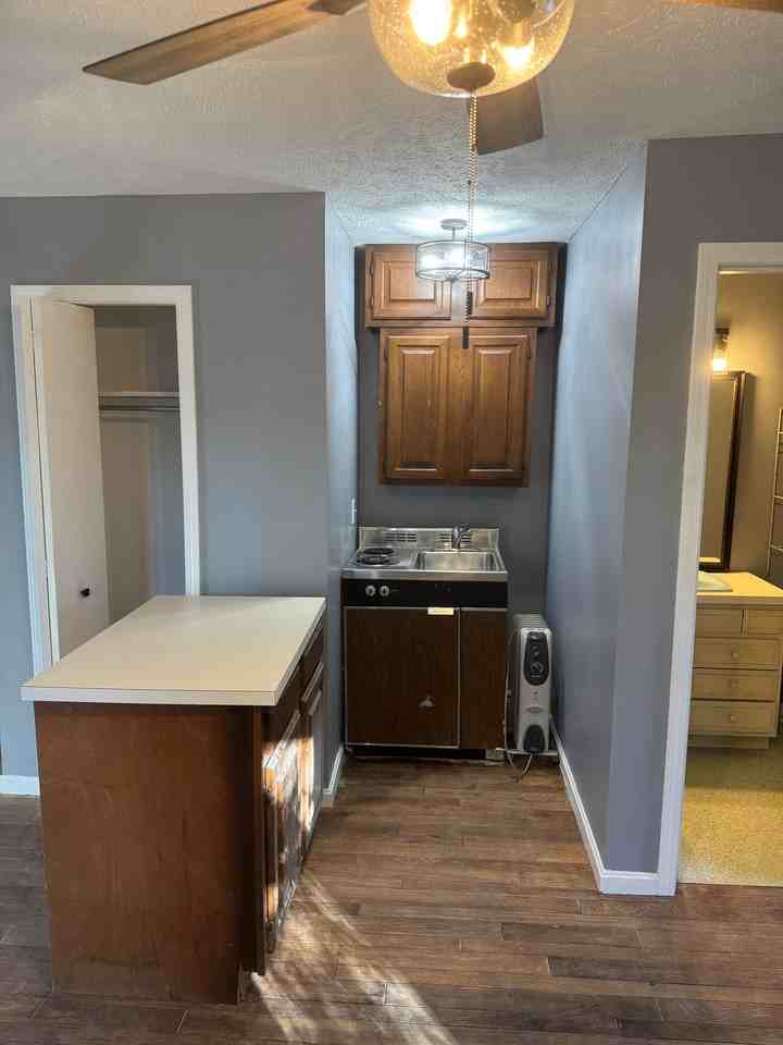 11711 Mayfield Rd - Photo 7 of 10