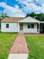 featured image of 209 E 35th St