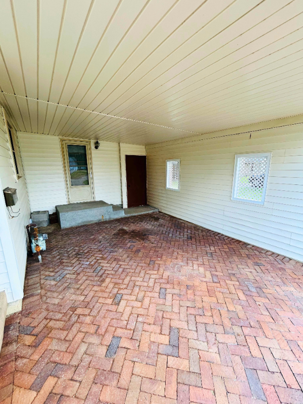 209 E 35th St - Photo 4 of 20