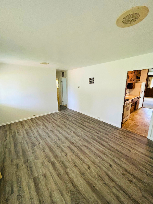 209 E 35th St - Photo 6 of 20