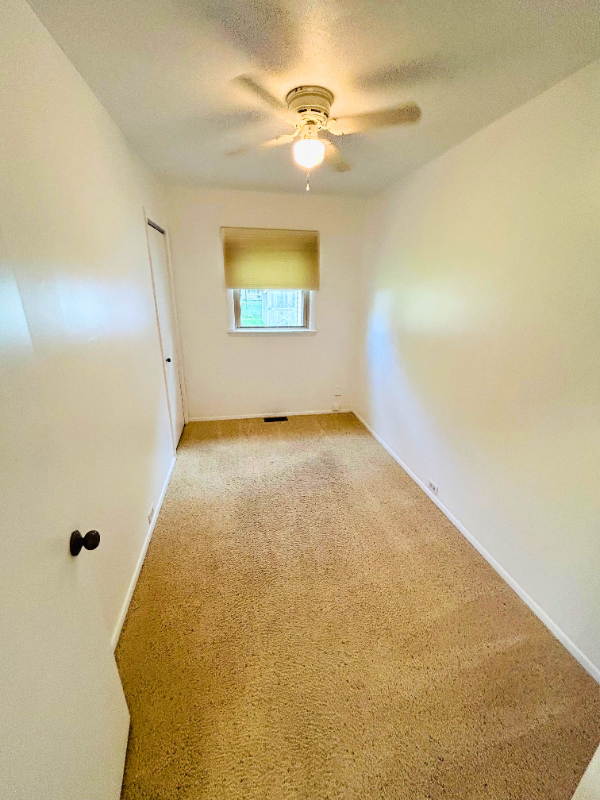 209 E 35th St - Photo 7 of 20