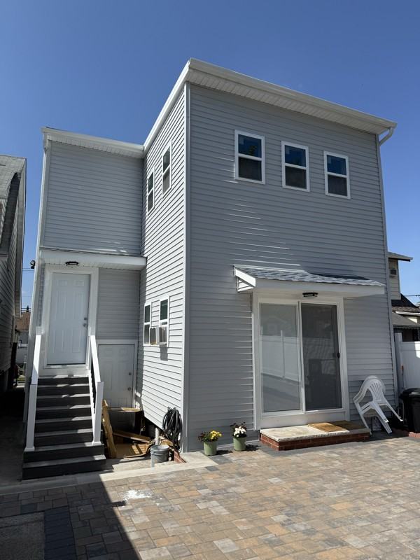 1033 E 23rd St #1 - Photo 2 of 7