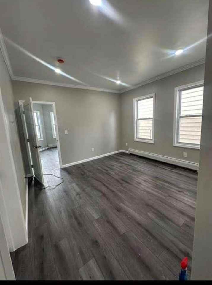 1033 E 23rd St #1 - Photo 3 of 7