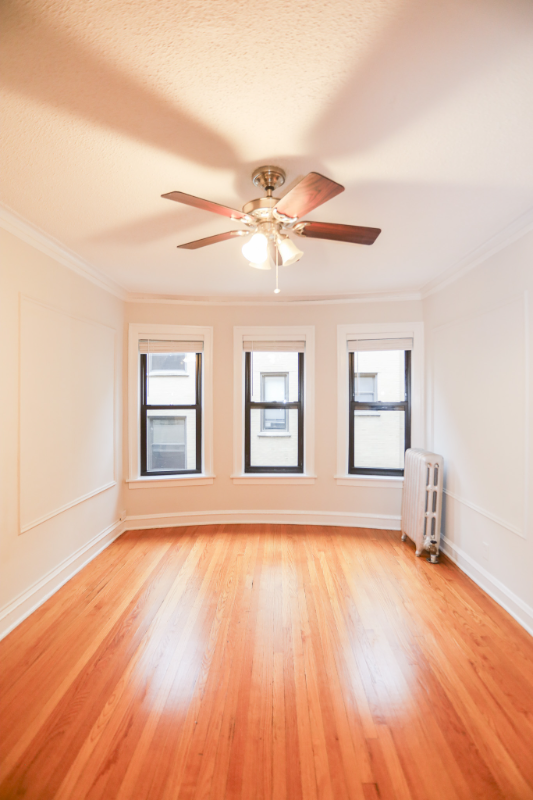 6039 N Kenmore Ave #3 - Photo 2 of 10