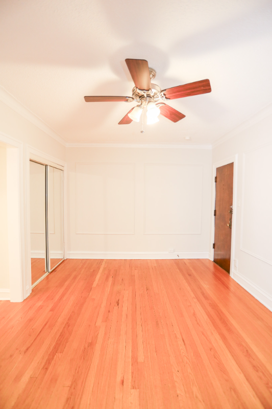 6039 N Kenmore Ave #3 - Photo 3 of 10