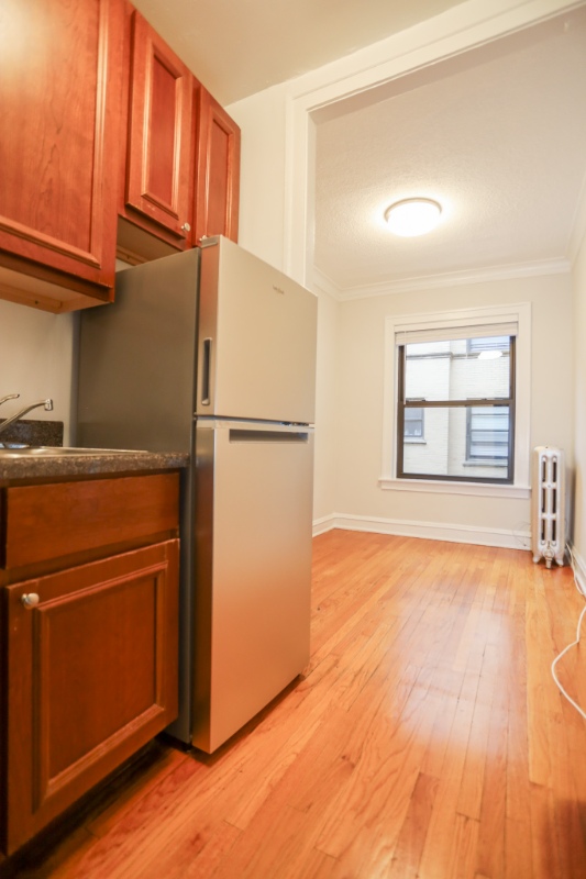 6039 N Kenmore Ave #3 - Photo 4 of 10