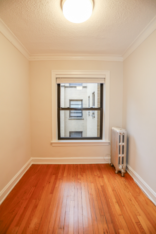 6039 N Kenmore Ave #3 - Photo 5 of 10