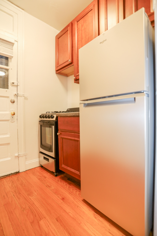 6039 N Kenmore Ave #3 - Photo 6 of 10