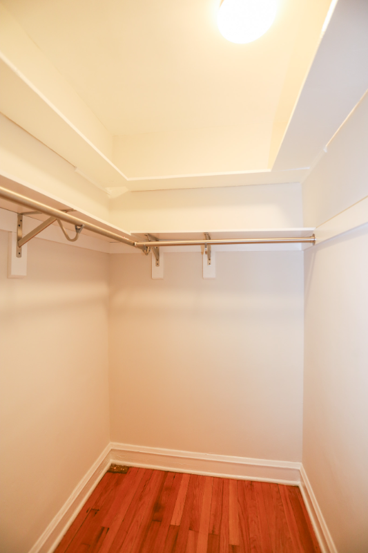 6039 N Kenmore Ave #3 - Photo 7 of 10