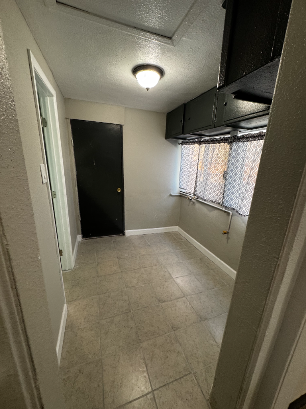 16828 E St - Photo 4 of 12