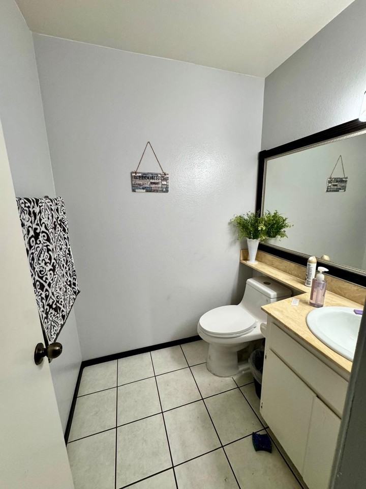 580 Portsmouth Dr #D - Photo 4 of 14