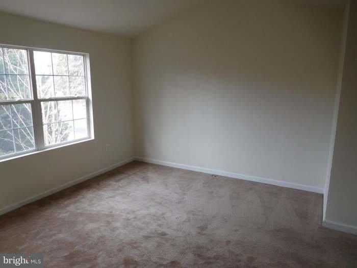 5634 Crestwood Ct - Photo 2 of 11