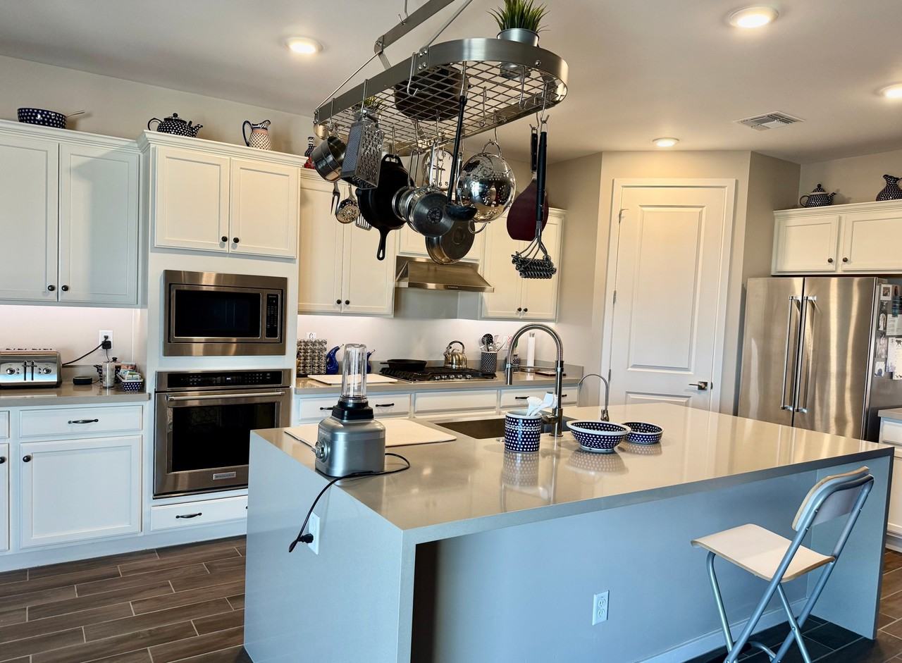 17229 W Butler Ave - Photo 6 of 18