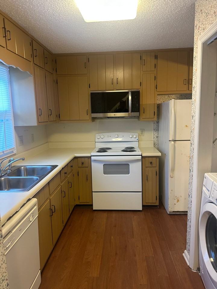 1479 Twin Branches Cir Se - Photo 2 of 19