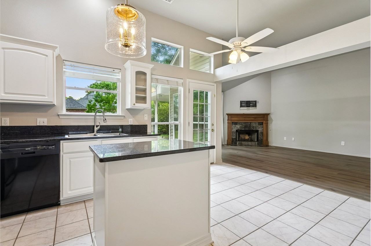 2342 Doe Ct - Photo 4 of 16