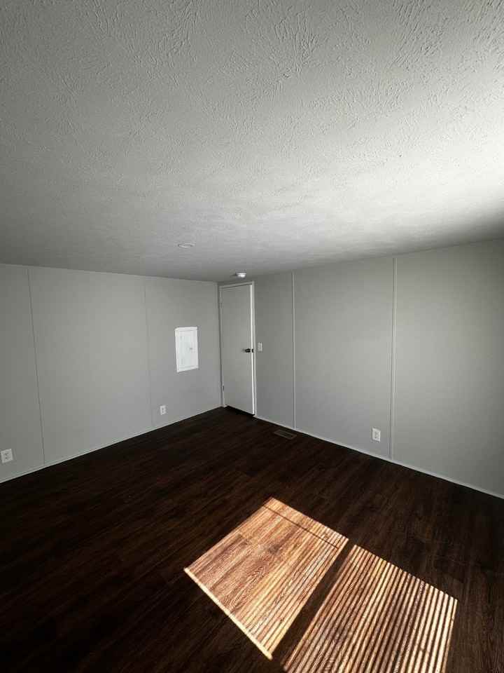 7775 Florida Blvd - Photo 4 of 13