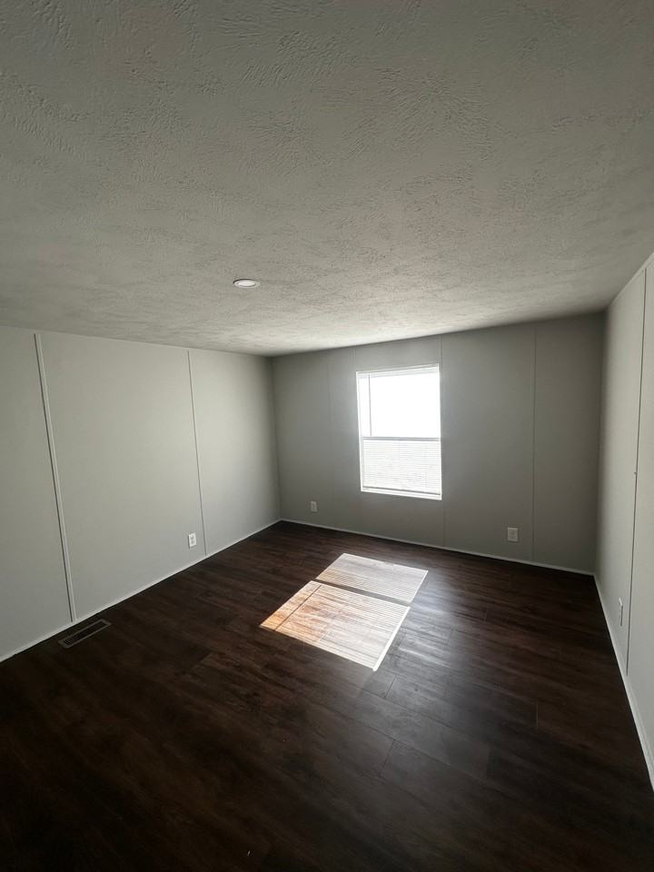 7775 Florida Blvd - Photo 5 of 13