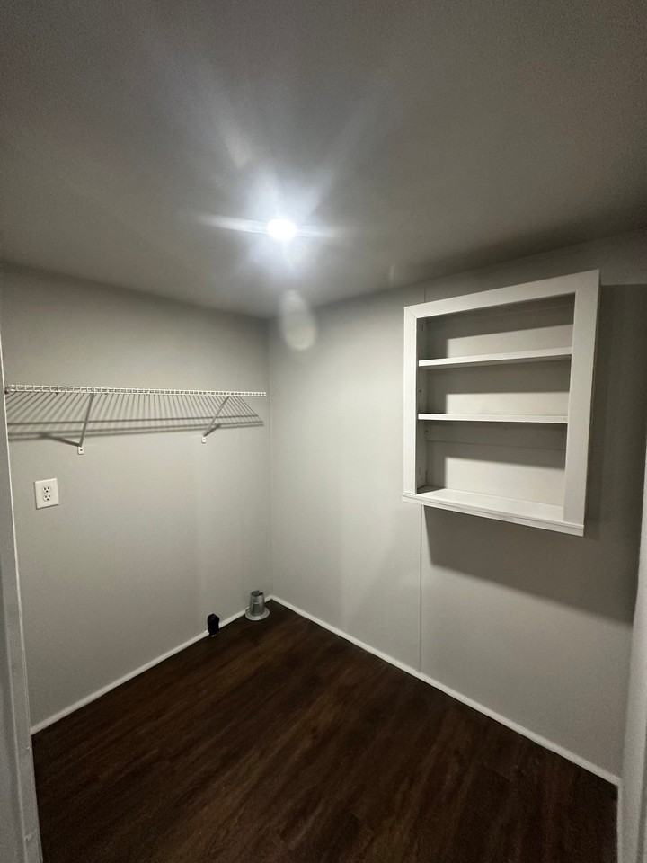 7775 Florida Blvd - Photo 6 of 13