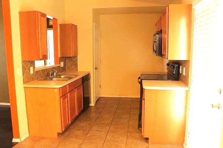 1804 Nw 145th St - Photo 5 of 8