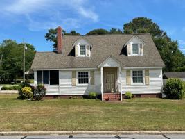 featured image of 206 N 2nd St