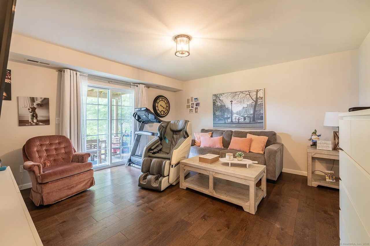 20 Jeffrey Ln - Photo 5 of 16