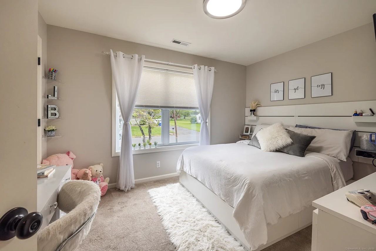 20 Jeffrey Ln - Photo 7 of 16
