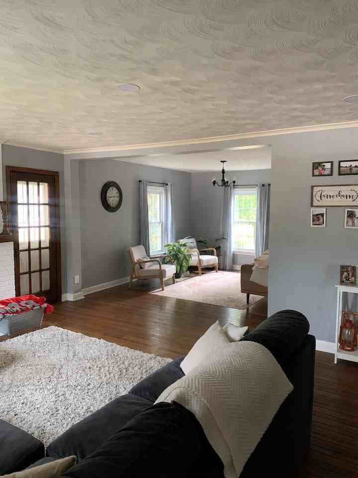 323 W Waterloo St - Photo 2 of 9