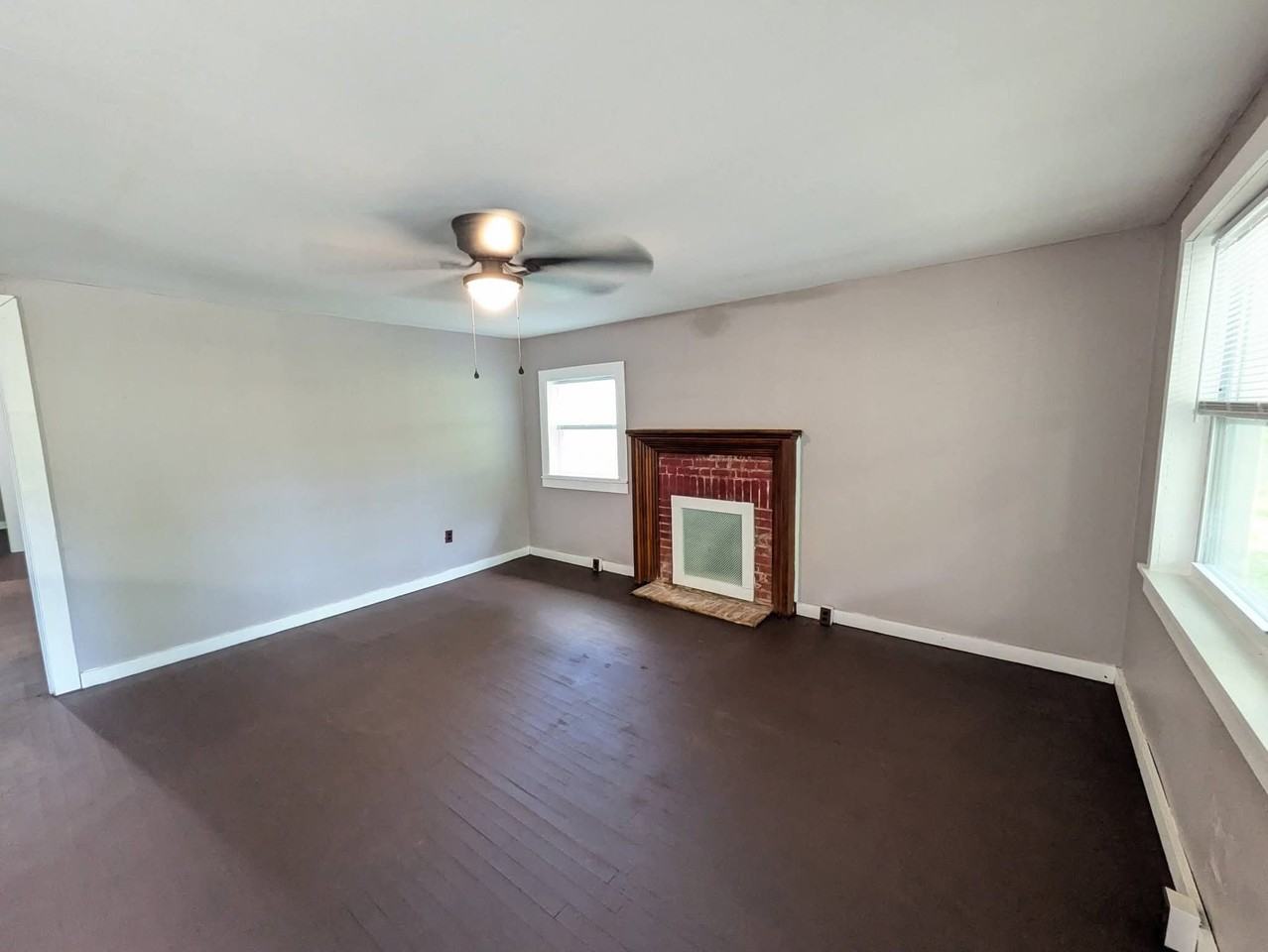 435 Booth St - Photo 2 of 20