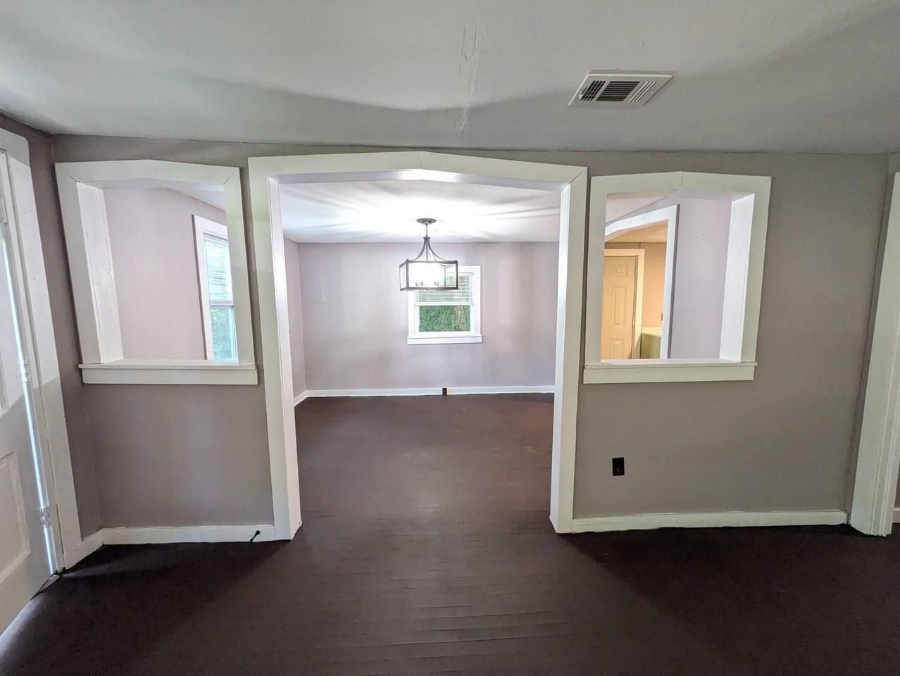 435 Booth St - Photo 3 of 20