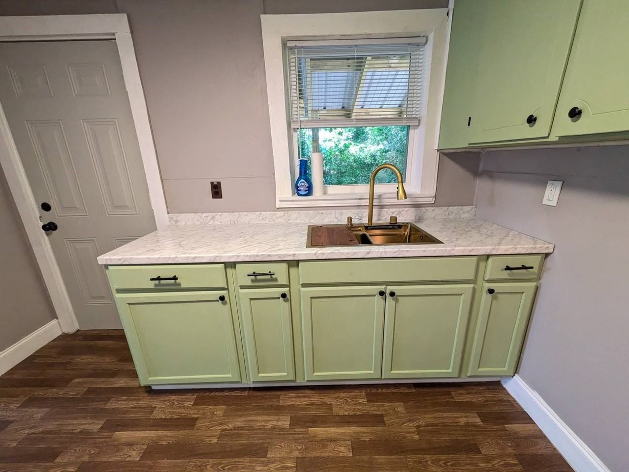 435 Booth St - Photo 6 of 20