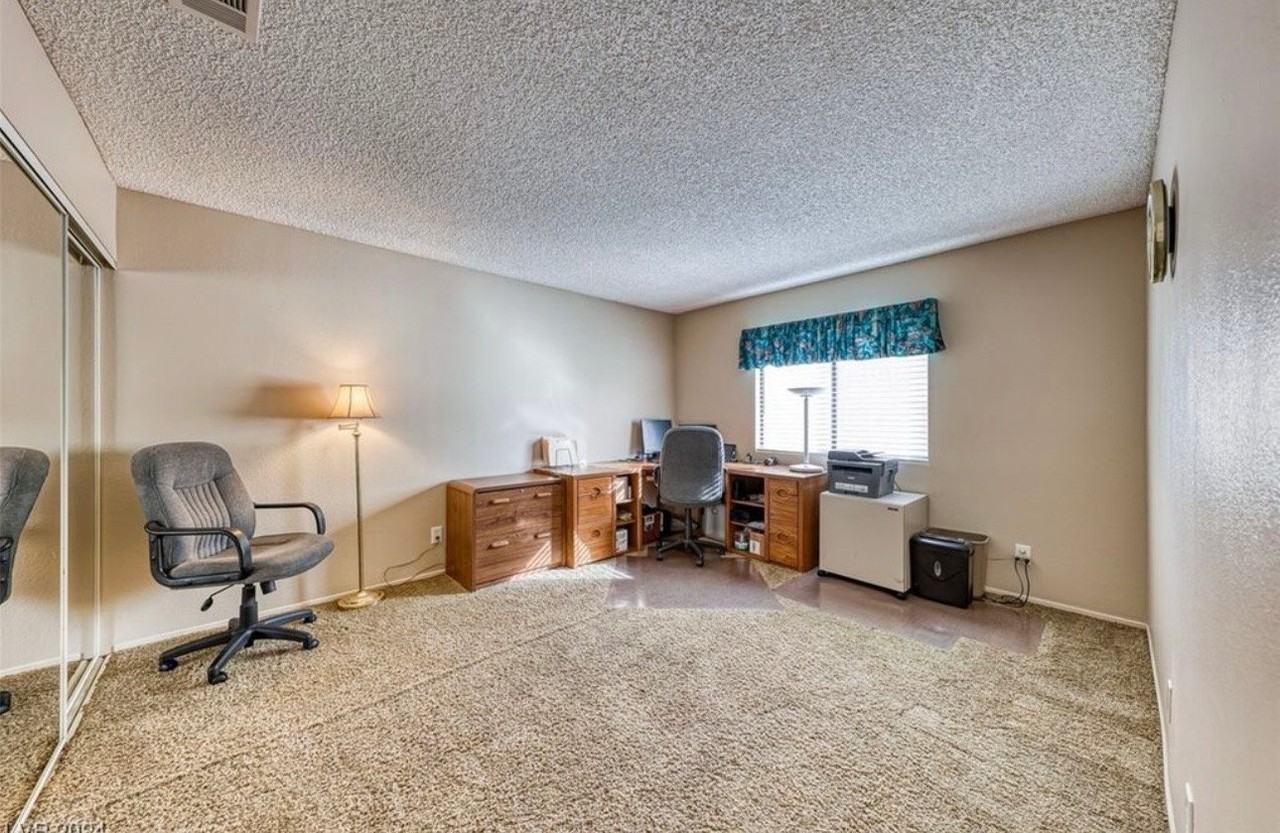 348 Faulkner Ct - Photo 2 of 11