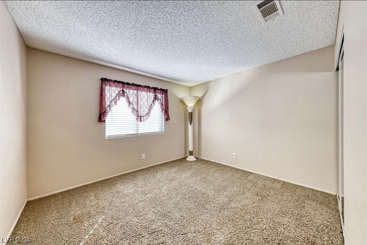 348 Faulkner Ct - Photo 3 of 11