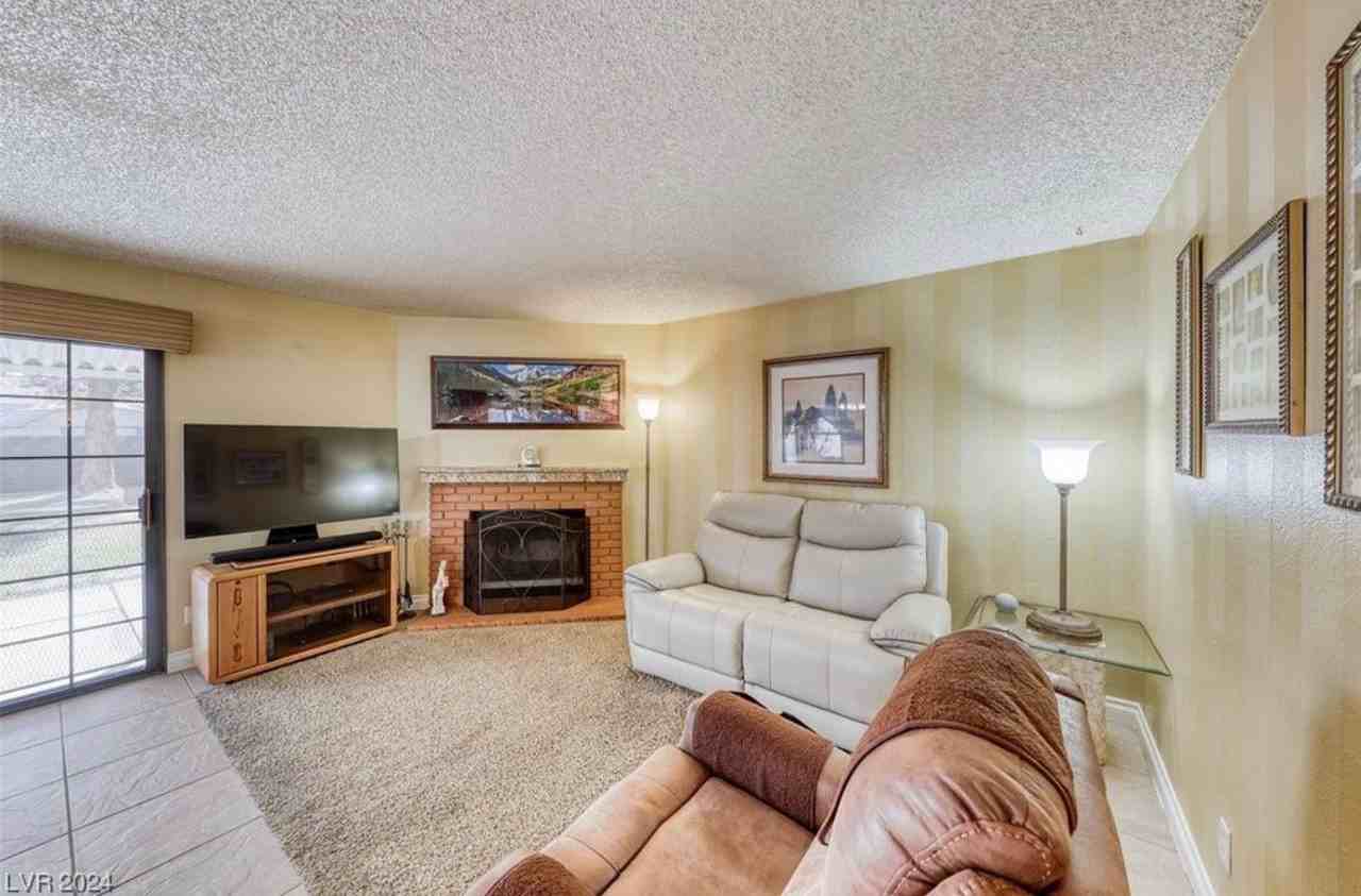 348 Faulkner Ct - Photo 7 of 11