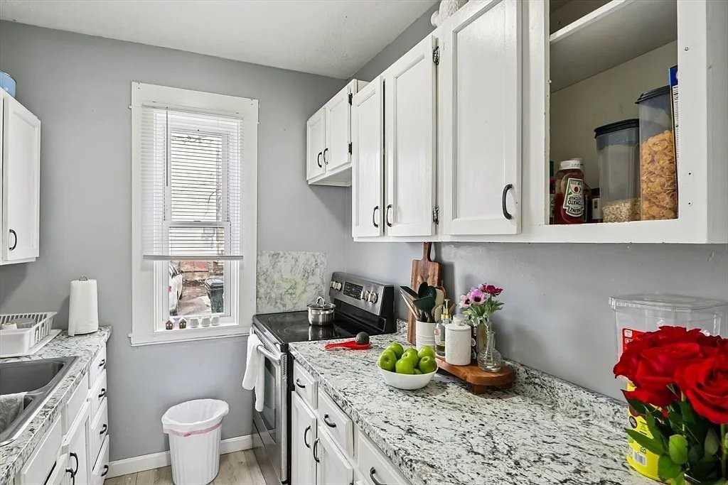 424 Cedar St #1stFL - Photo 3 of 10