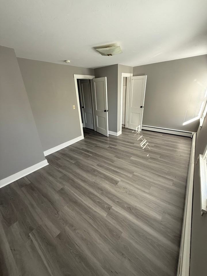 54 Litchfield Ave - Photo 7 of 11