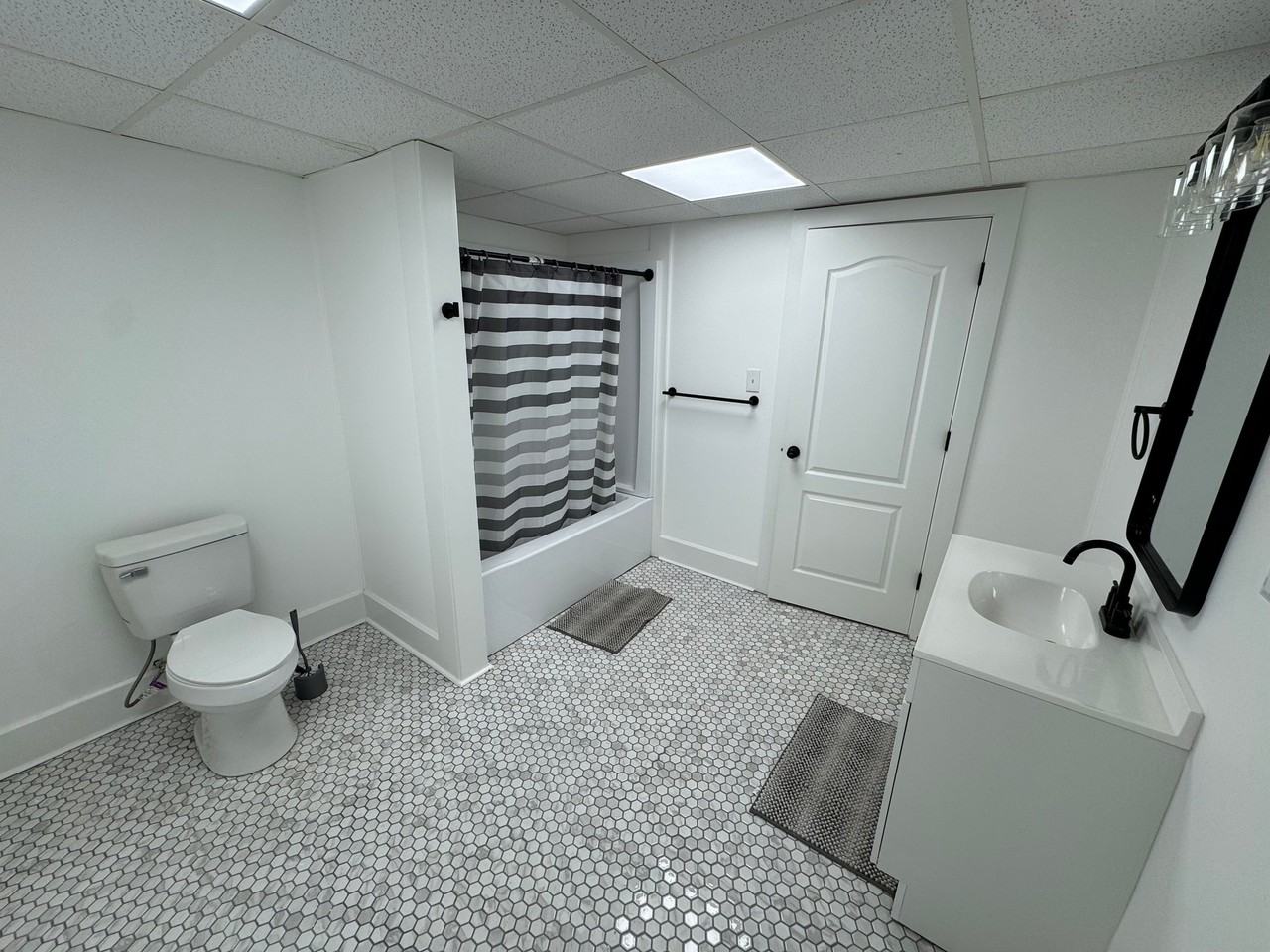 1016 S Church St - Photo 5 of 15