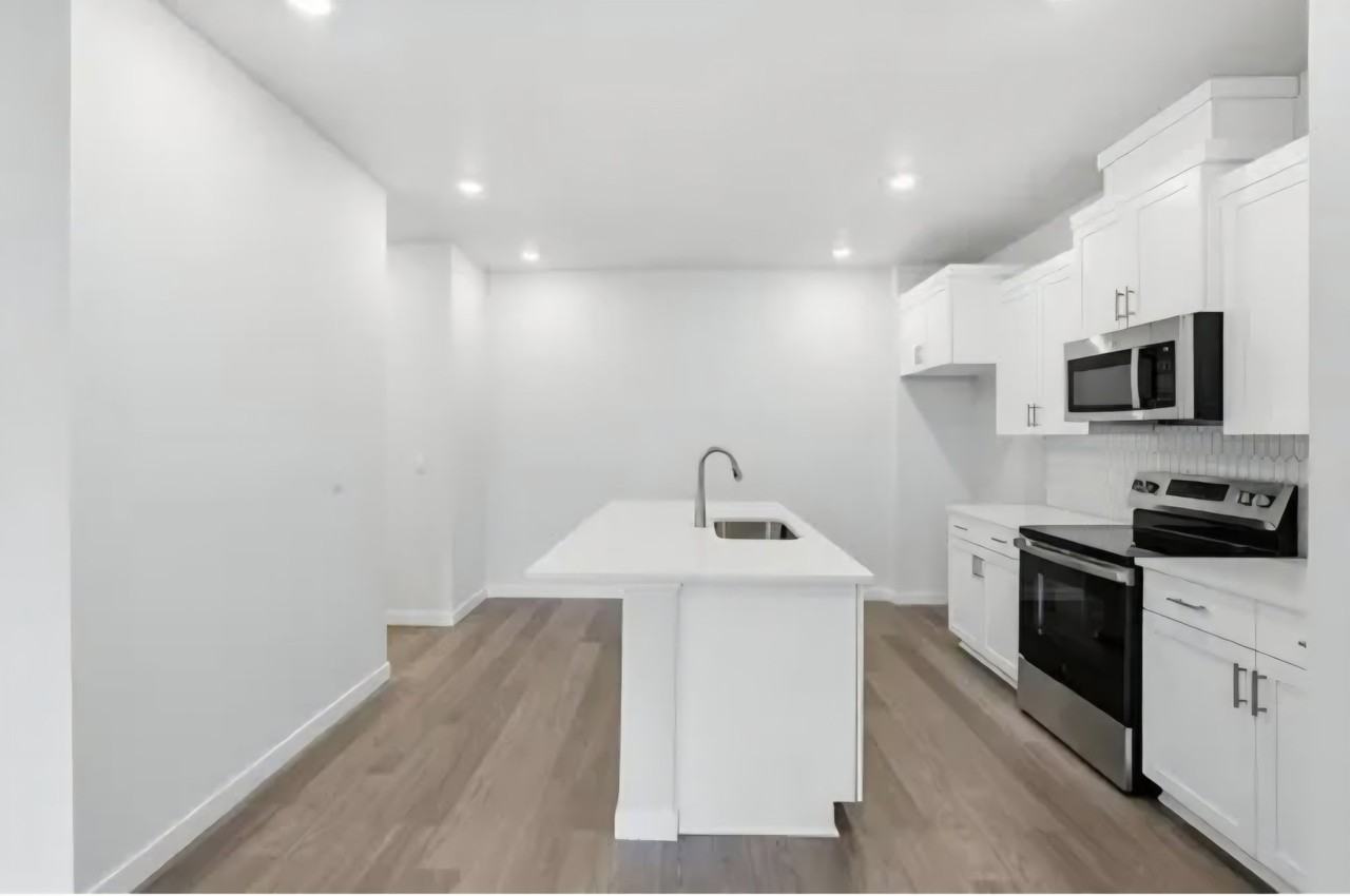 406 Sw 32nd St - Photo 2 of 11