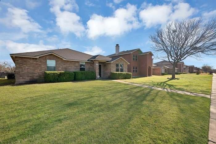 1120 Bumble Bee Dr - Photo 4 of 19