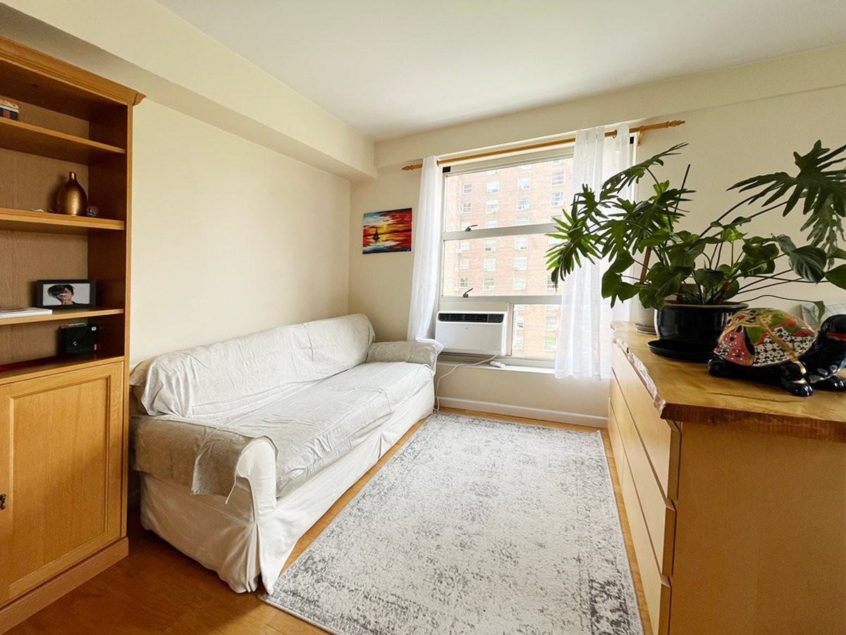80 La Salle St #11B - Photo 2 of 11