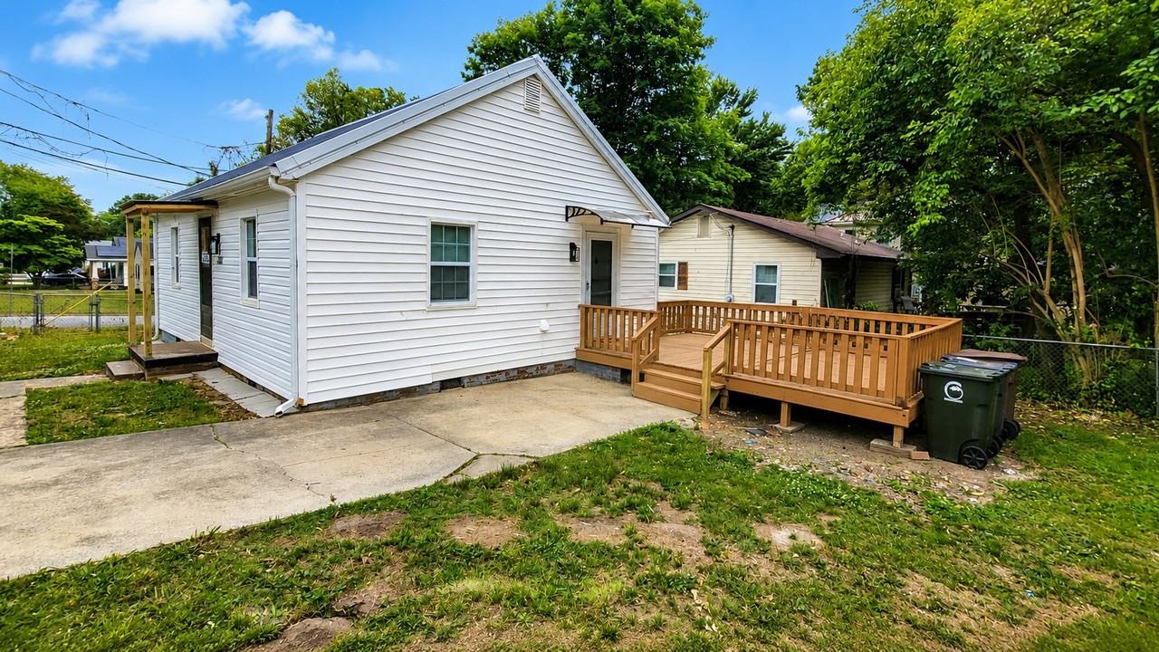 1401 Oak St - Photo 2 of 8