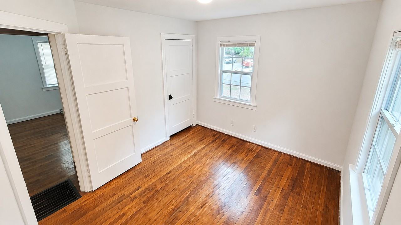 1401 Oak St - Photo 7 of 8