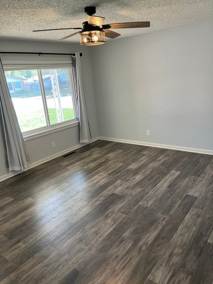 315 Anita Dr - Photo 4 of 22