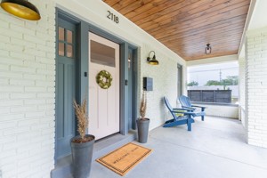 featured image of 2118 Higbee Ave