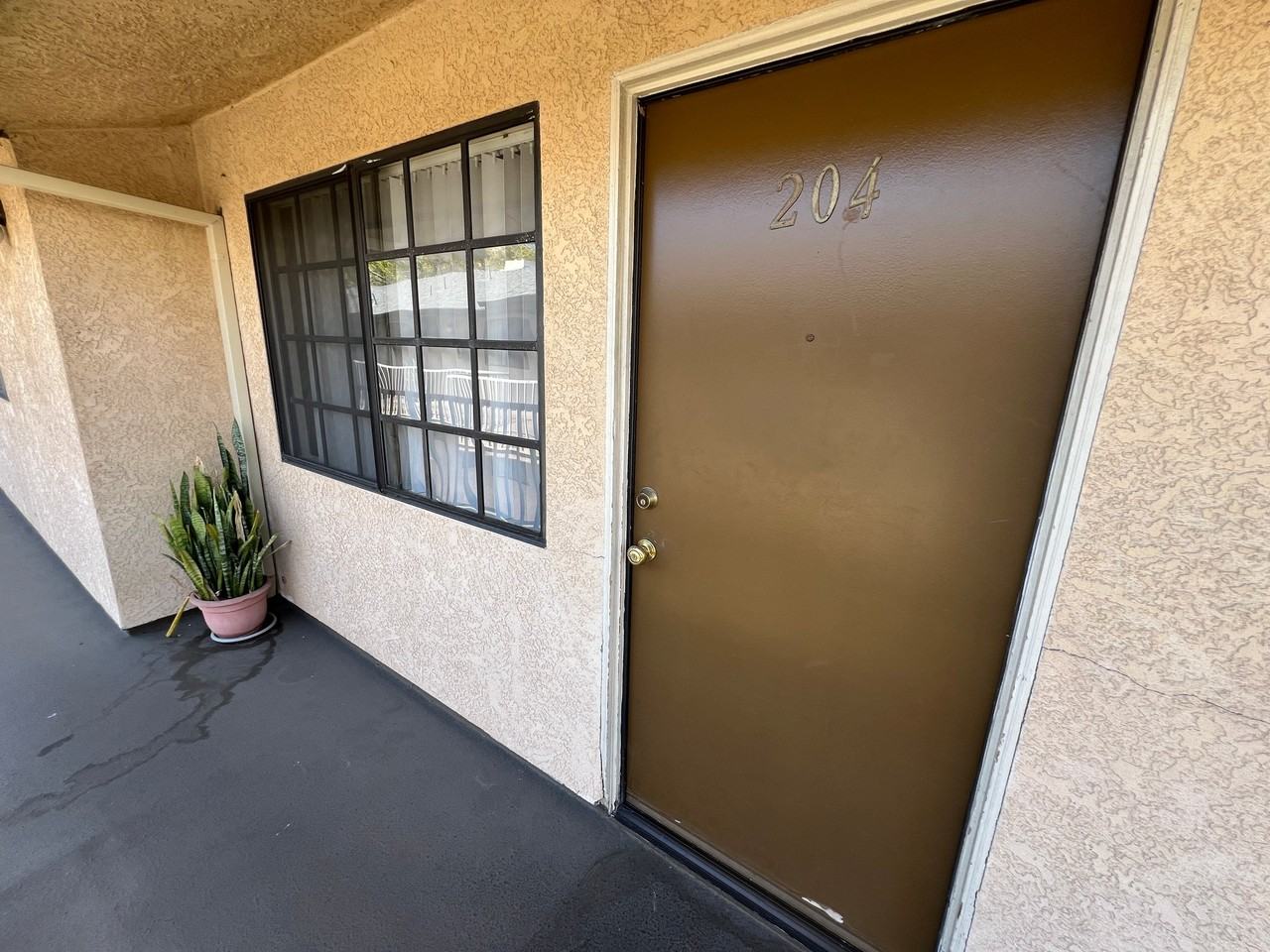 1517 Rock Glen Ave #204