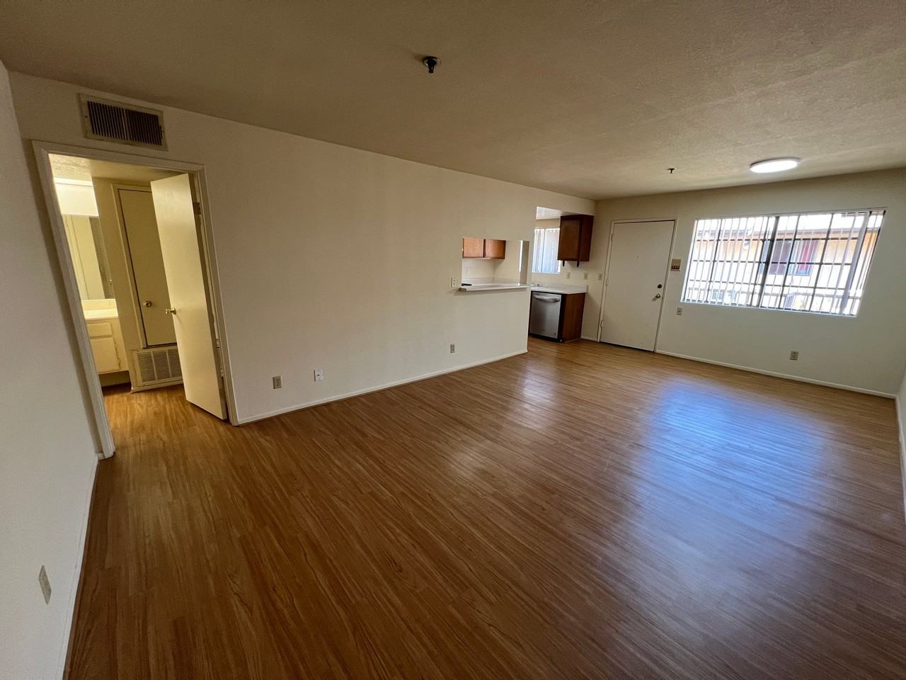 1517 Rock Glen Ave #204 - Photo 3 of 12