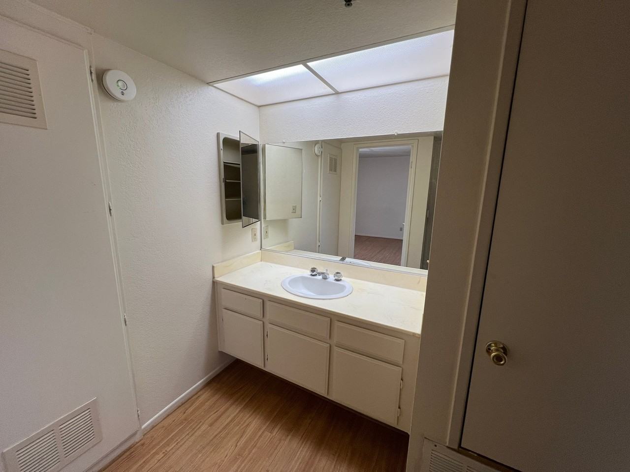 1517 Rock Glen Ave #204 - Photo 6 of 12