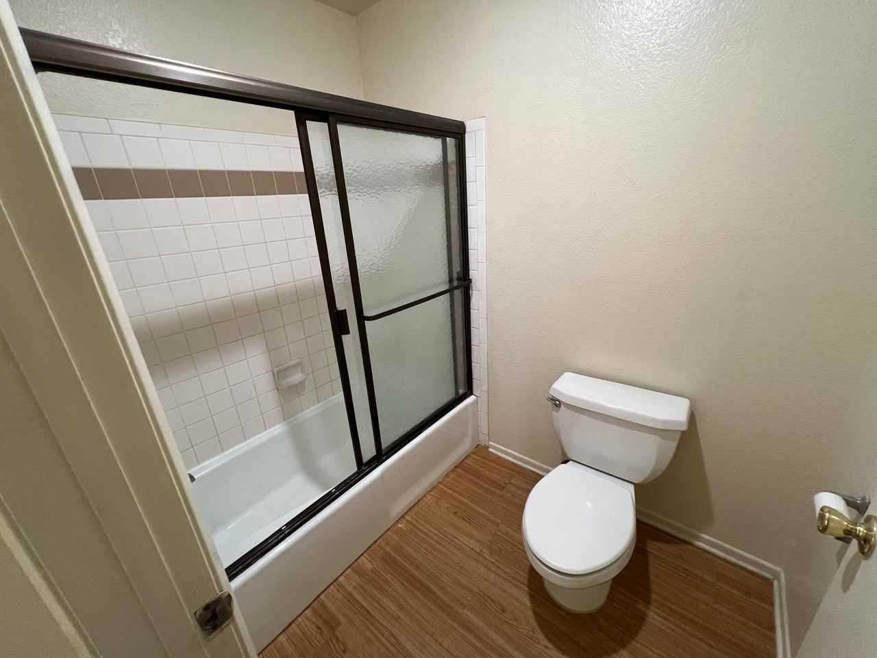 1517 Rock Glen Ave #204 - Photo 7 of 12