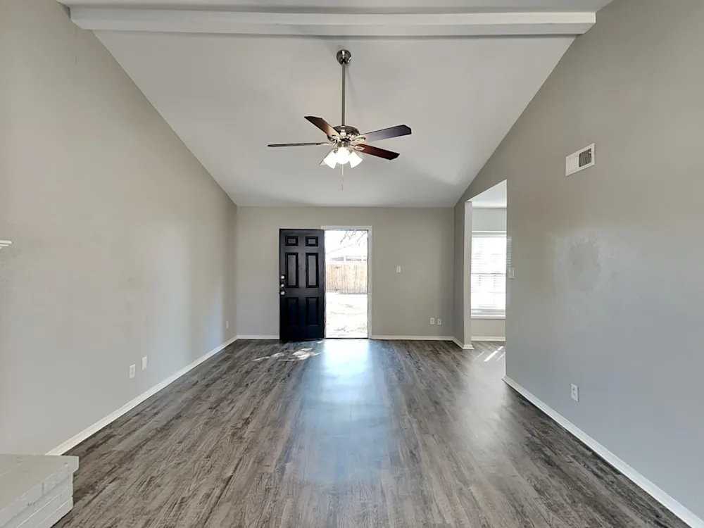 1717 Lewis Trl - Photo 2 of 11