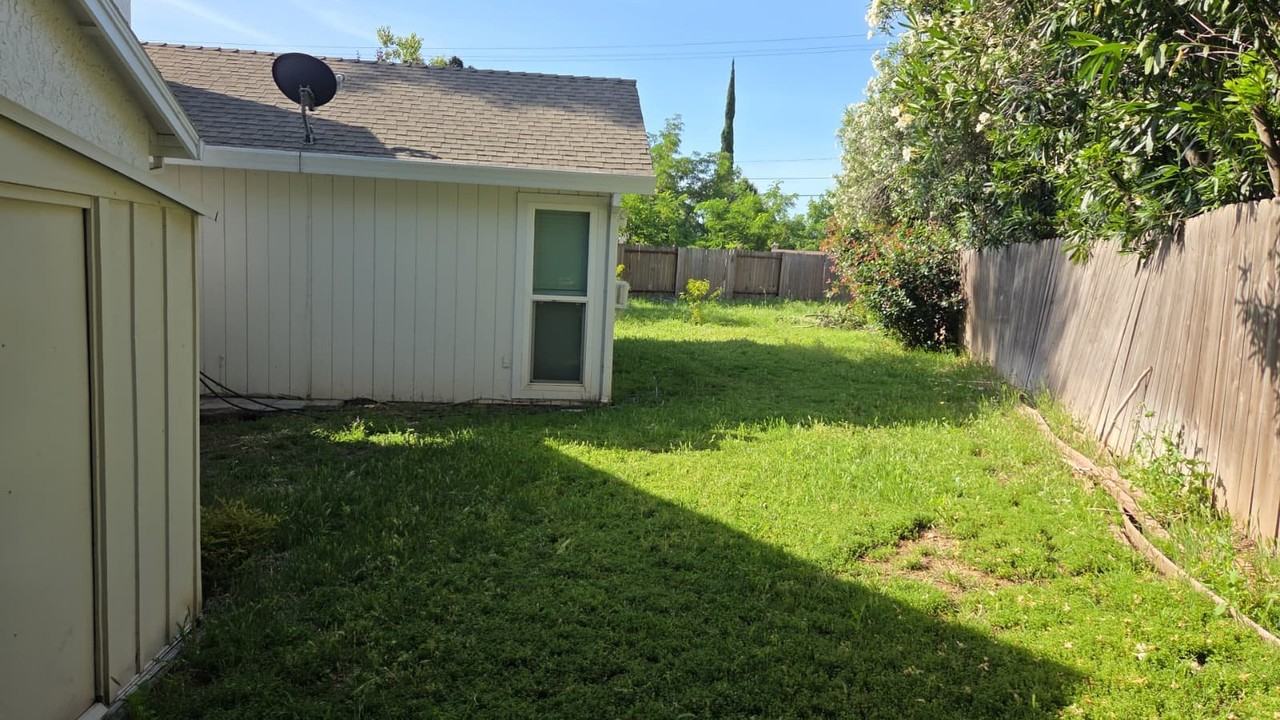 7613 Luzern Way - Photo 2 of 18