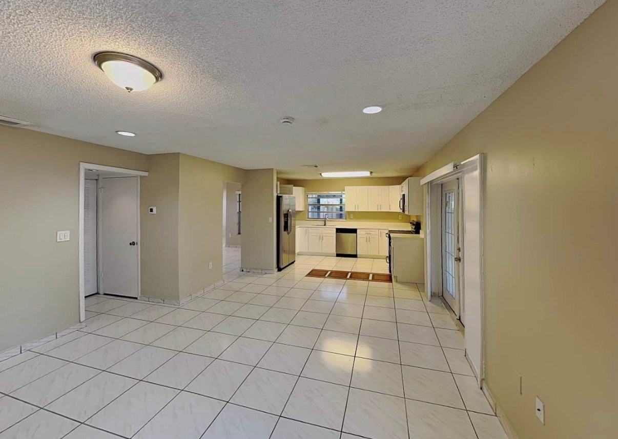 8214 Nw 192nd Ter - Photo 4 of 13
